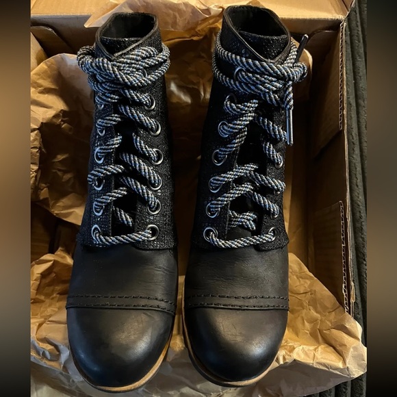 Gorgeous Sorel 1964 Premium Wedge Joan Bootie Black & Blue Women 7.5 Boots - Picture 1 of 10